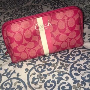 🎀Small Pink Coach Cosmetic Bag🎀
